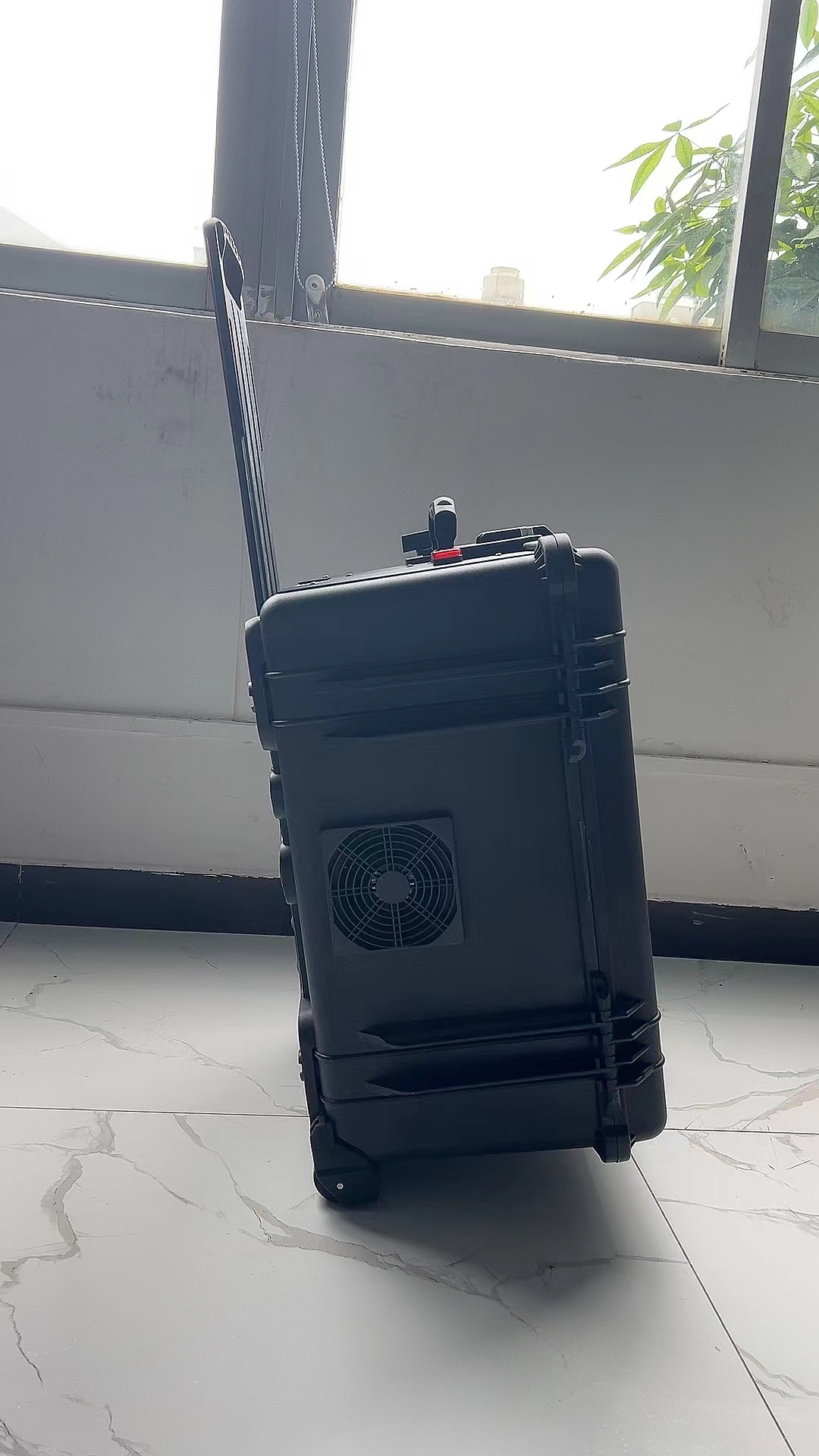 二道手拉箱型移动通信干扰器